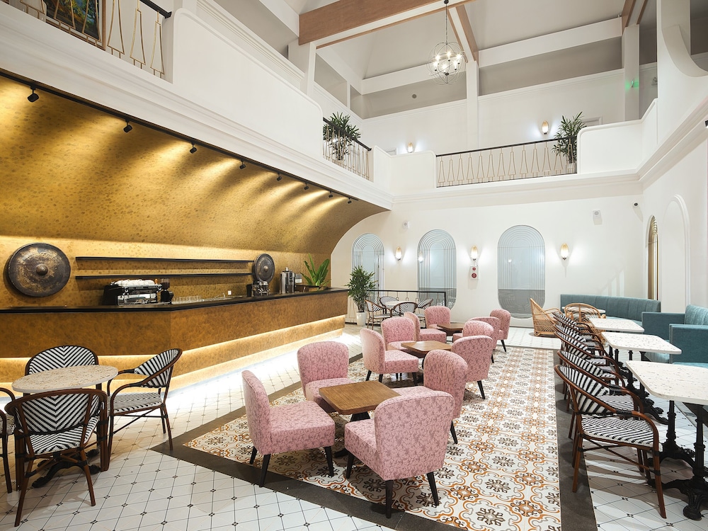 golden boutique hotel mang den