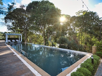 golden boutique hotel mang den