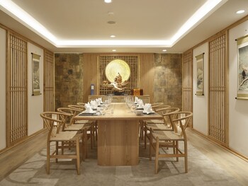 golden boutique hotel mang den