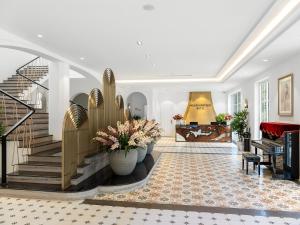 golden boutique hotel mang den