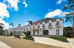 golden boutique hotel mang den