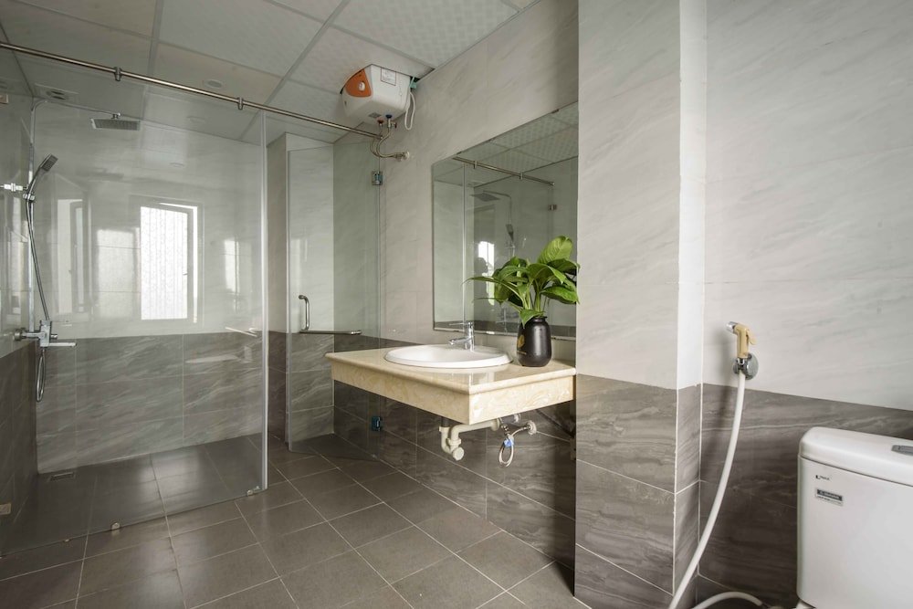 golden lotus airport hotel