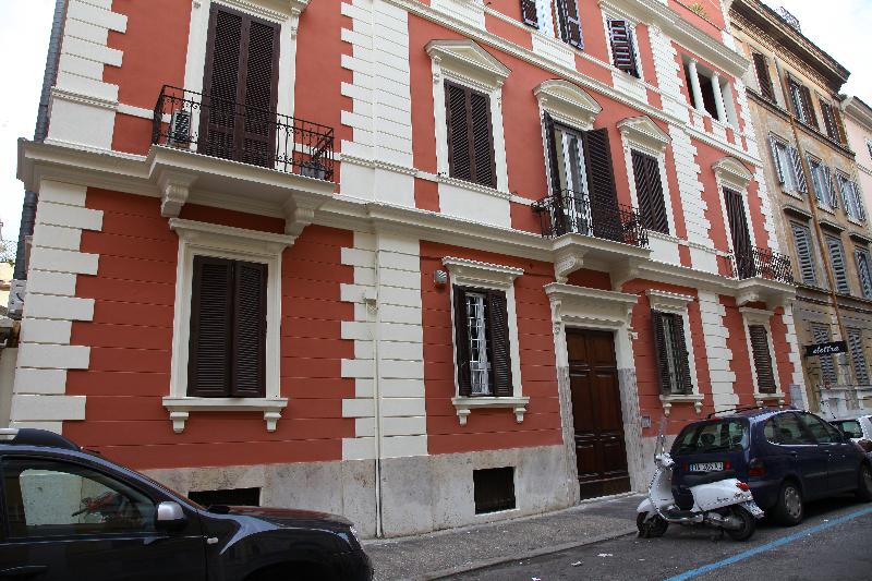 Maximus,Near Colosseum,3 star