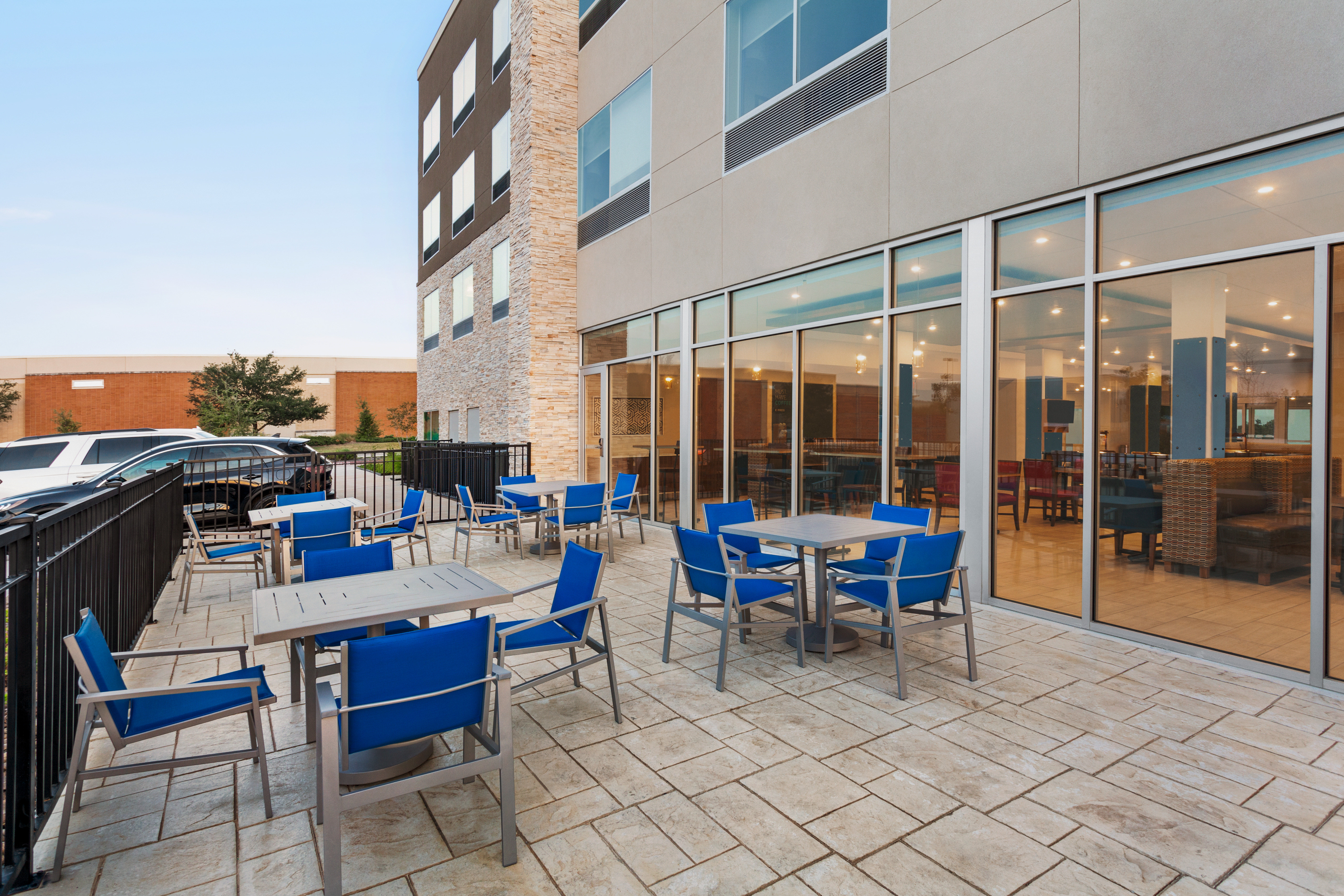 holiday expr and suites austin north