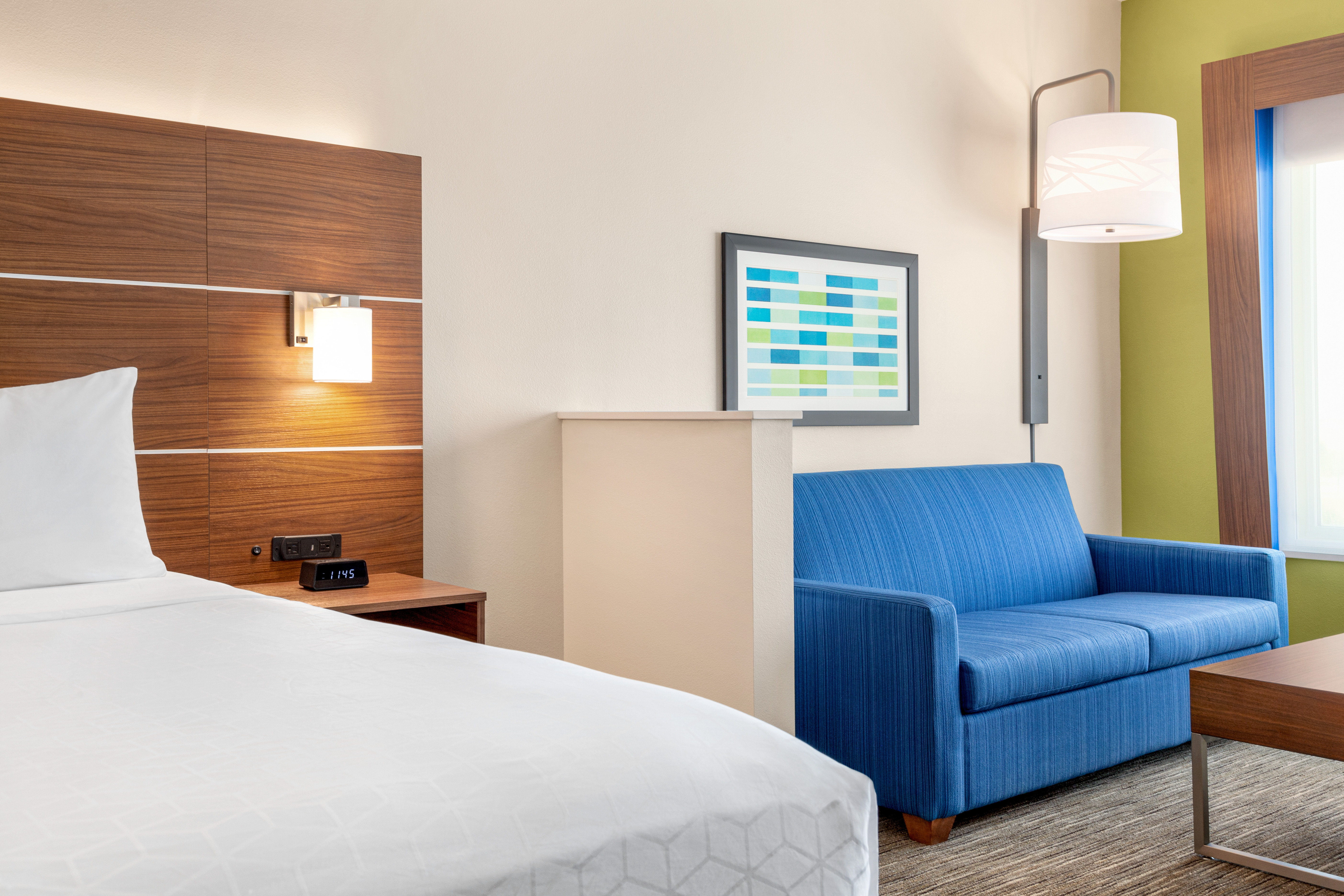 holiday expr and suites austin north