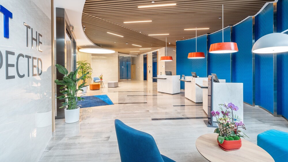 holiday inn express yangjiang city center an ihg hotel