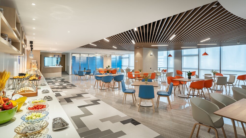 holiday inn express yangjiang city center an ihg hotel