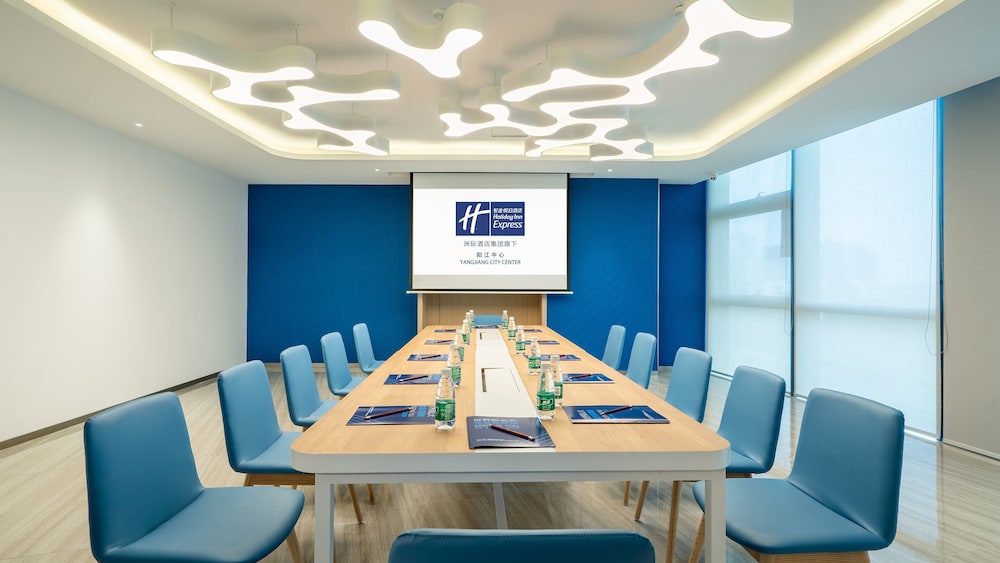 holiday inn express yangjiang city center an ihg hotel