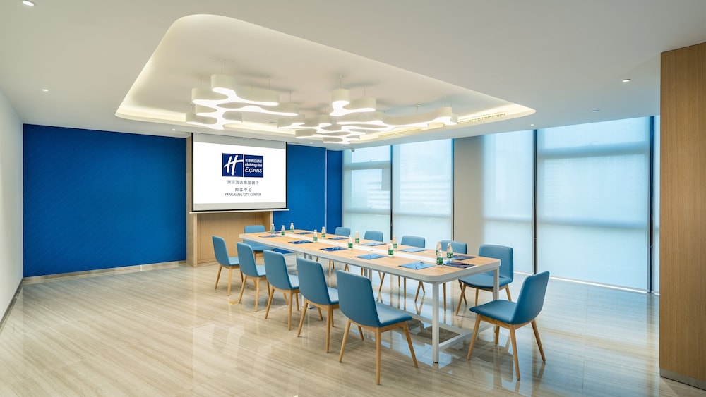 holiday inn express yangjiang city center an ihg hotel