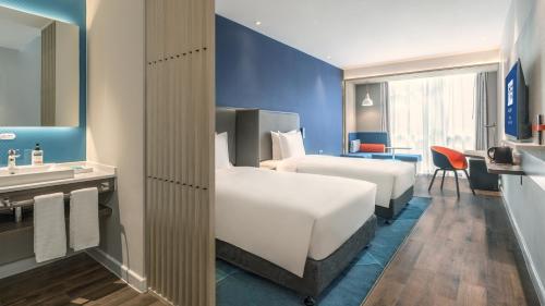 holiday inn express yangjiang city center an ihg hotel