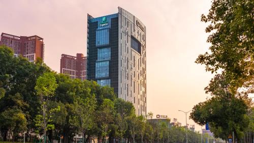 holiday inn express yangjiang city center an ihg hotel