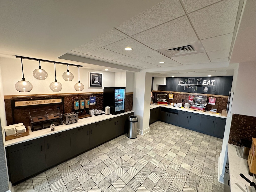 hampton inn and suites huntington downtown