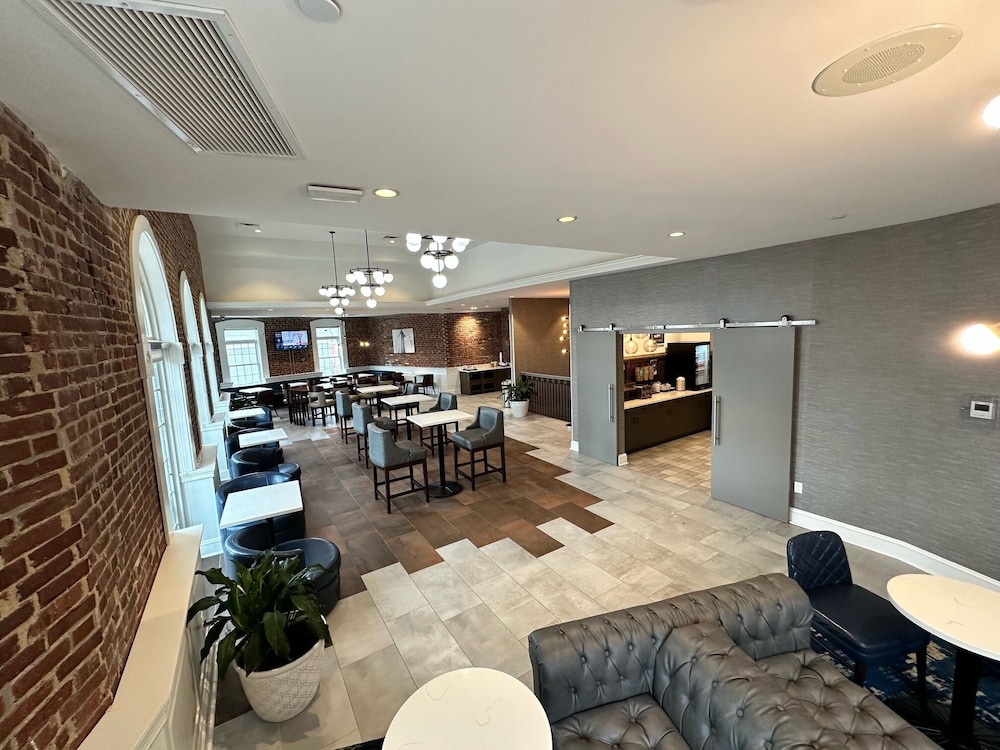 hampton inn and suites huntington downtown