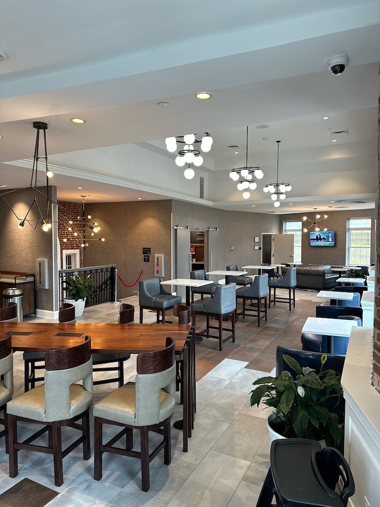 hampton inn and suites huntington downtown