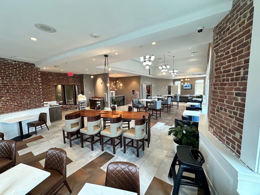 hampton inn and suites huntington downtown