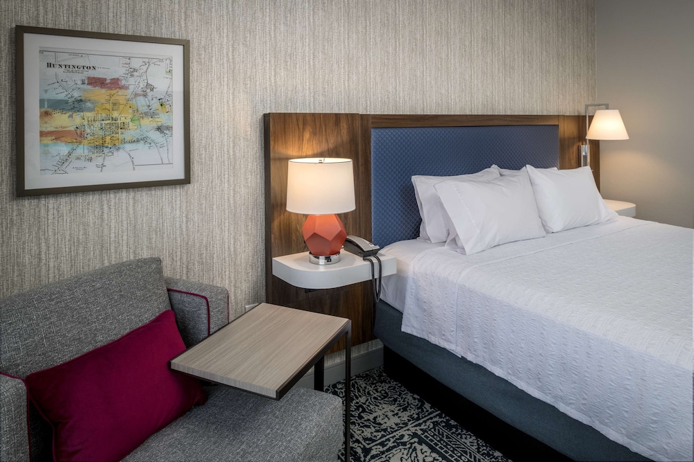 hampton inn and suites huntington downtown