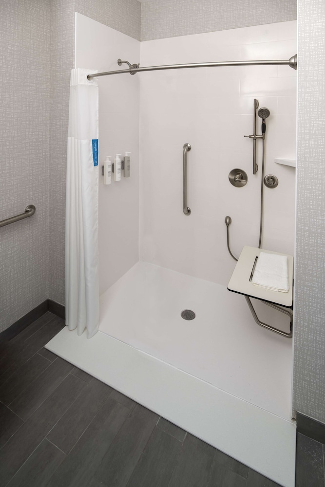 hampton inn and suites huntington downtown