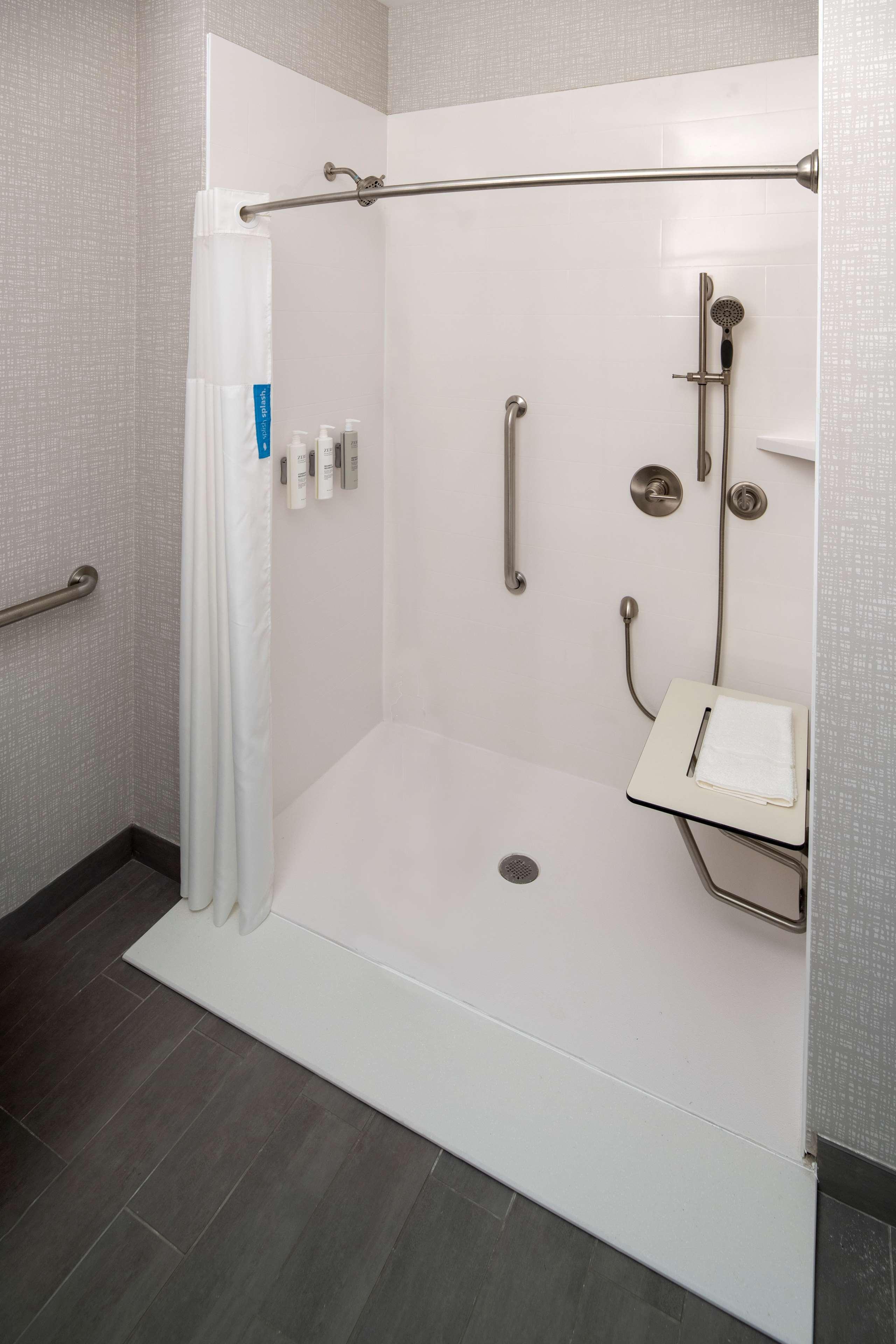 hampton inn and suites huntington downtown