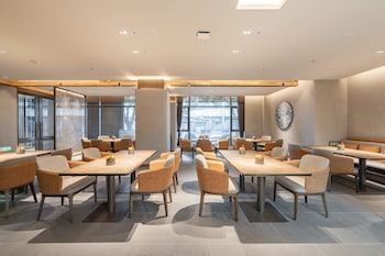 holiday inn express shanghai expo centre an ihg hotel