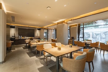 holiday inn express shanghai expo centre an ihg hotel