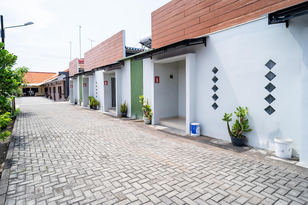 koolkost syariah near transmart tegal