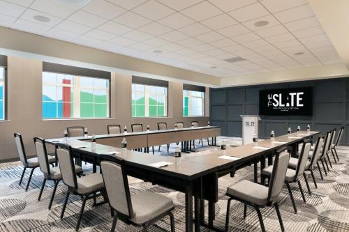 the slate denver tapestry collection by hilton