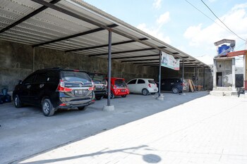 reddoorz near taman makam pahlawan tatura