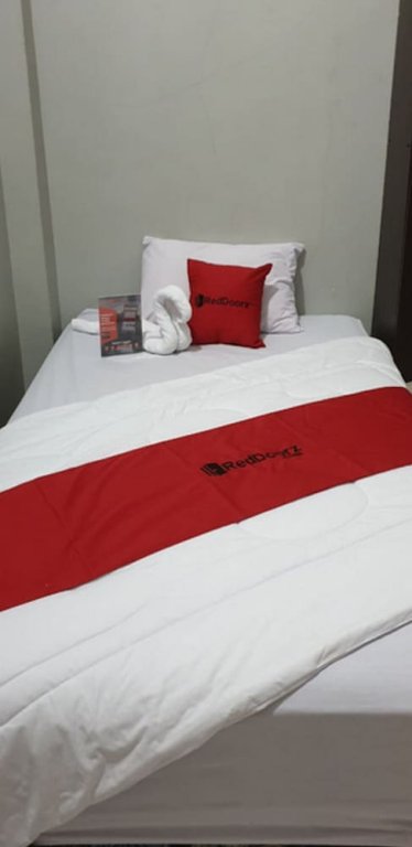 reddoorz hotel yaki mamuju