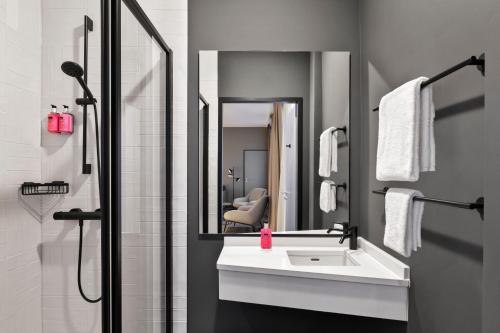 moxy duesseldorf city