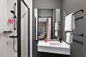 moxy duesseldorf city