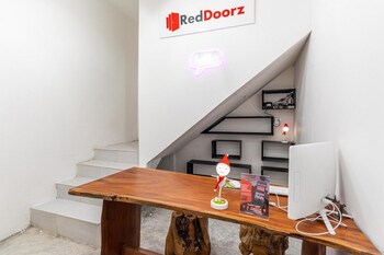 reddoorz plus near ringroad city walks medan 2