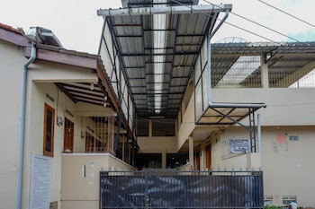 wisma bougenuil mas by reddoorz