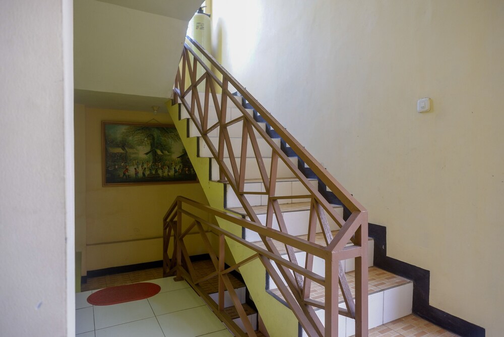 wisma bougenuil mas by reddoorz