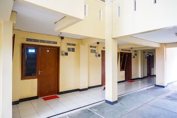 wisma bougenuil mas by reddoorz