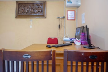 wisma bougenuil mas by reddoorz