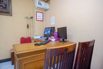 wisma bougenuil mas by reddoorz