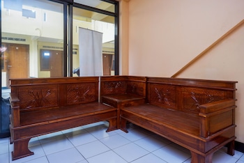 wisma bougenuil mas by reddoorz