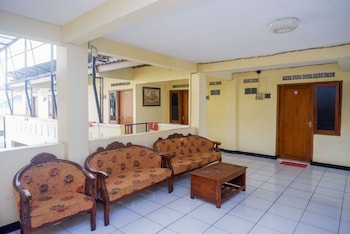 wisma bougenuil mas by reddoorz