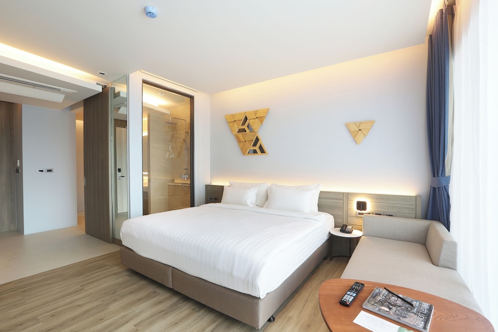 the signature hotel airport