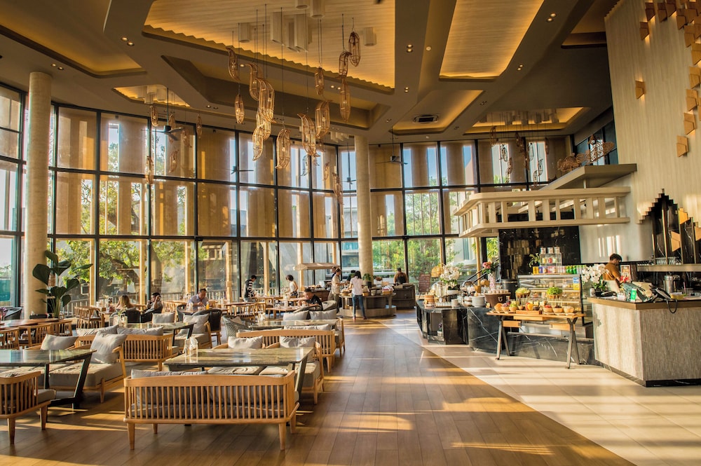 the signature hotel airport