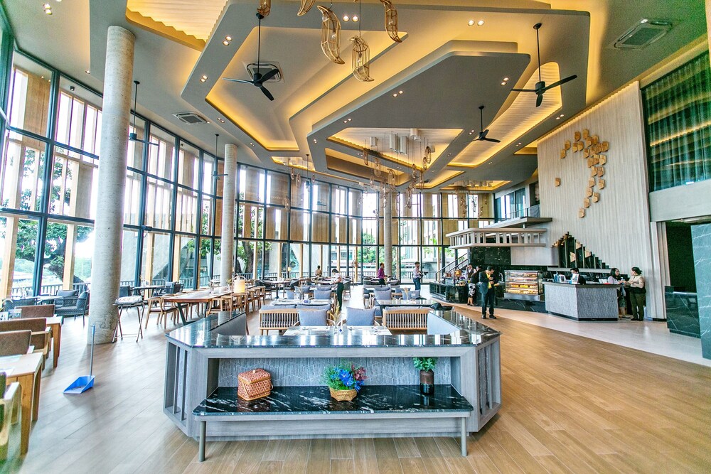 the signature hotel airport