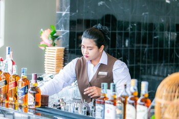 the signature hotel airport