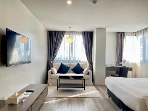 the rise suites hotel chiang mai