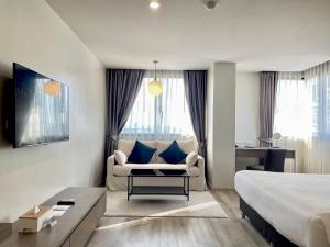 the rise suites hotel chiang mai