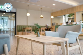 the rise suites hotel chiang mai