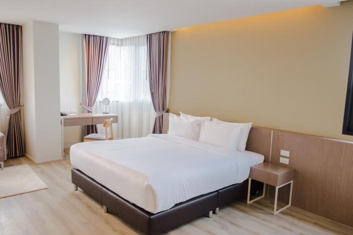 the rise suites hotel chiang mai