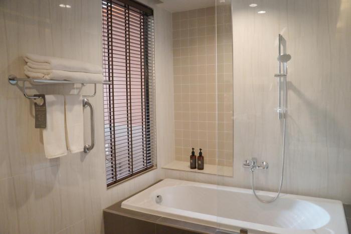 the rise suites hotel chiang mai