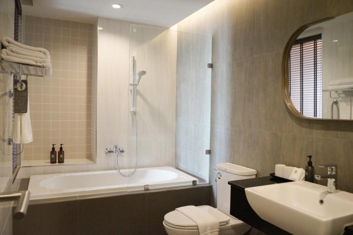 the rise suites hotel chiang mai