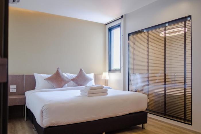 the rise suites hotel chiang mai
