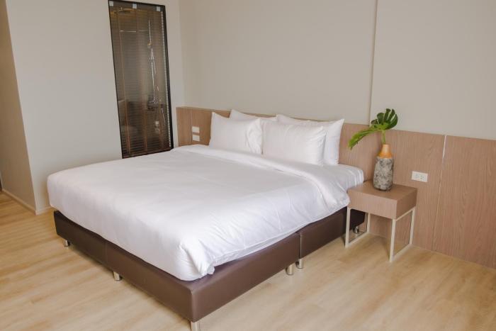 the rise suites hotel chiang mai